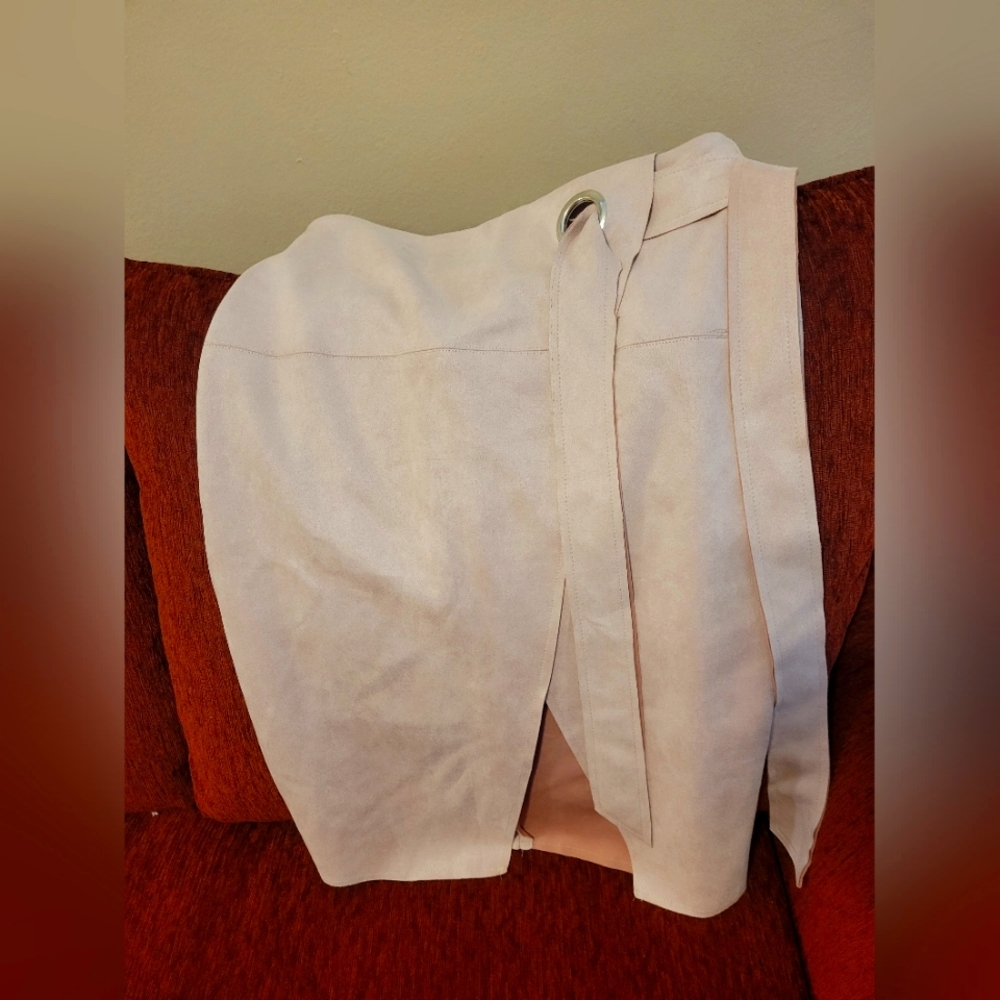 Suede pink skirt
